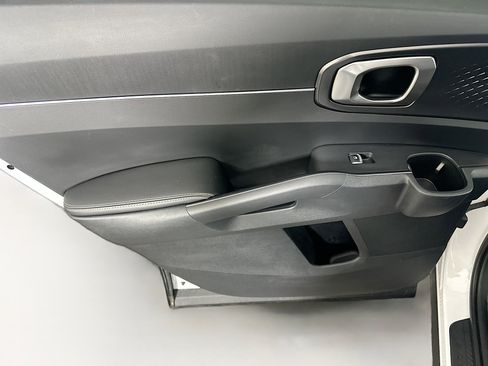 Used 2024 Kia Sorento S image 27