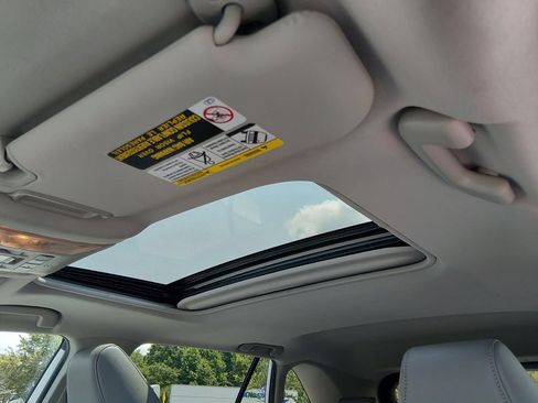 Used 2019 Toyota RAV4 XLE Premium FWD image 11