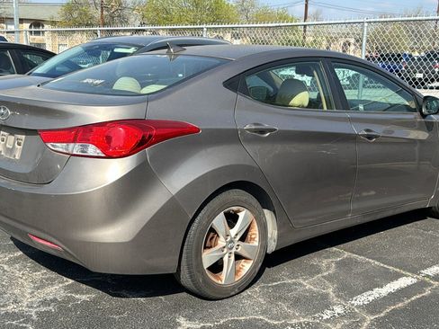 Used 2013 Hyundai Elantra GLS w/ Preferred Pkg image 4