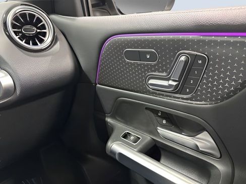 Used 2025 Mercedes-Benz GLB 250 GLB 250 image 31