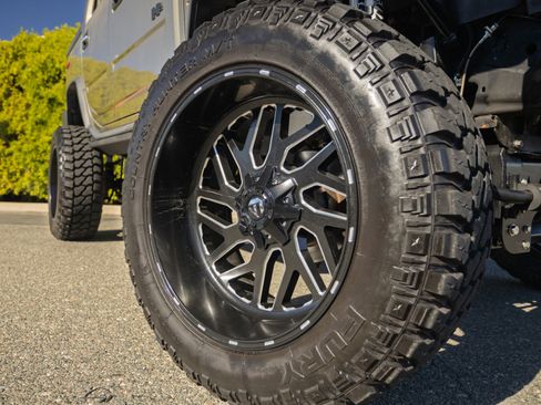 Used 2005 HUMMER H2 SUT w/ Preferred Equipment Group image 30