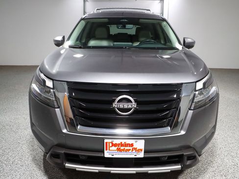 Used 2023 Nissan Pathfinder SL FWD image 4