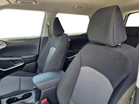 Certified 2025 Kia Soul LX w/ LX Technology Package FWD image 19