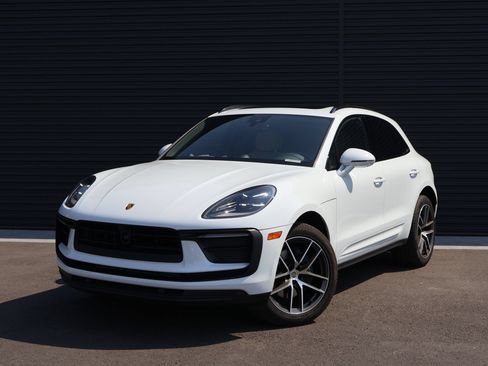 Used 2026 Porsche Macan AWD/4WD image 1