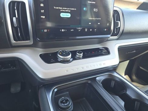 Used 2025 Ford Expedition Active RWD image 16