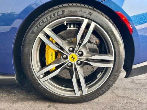 Used 2020 Ferrari Portofino RWD image 18