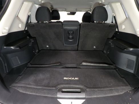 Used 2019 Nissan Rogue SV w/ Premium Package AWD/4WD image 8