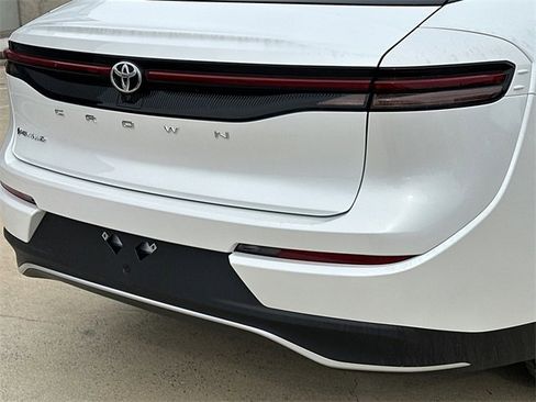 New 2026 Toyota Crown XLE image 5