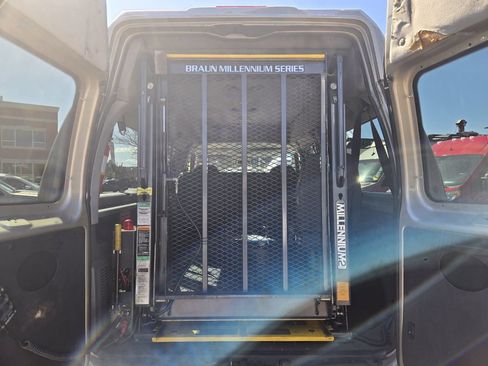 Used 2007 Ford E-350 and Econoline 350 XL RWD image 18