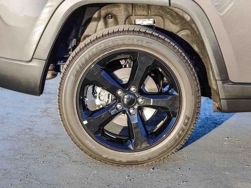 New 2025 Jeep Grand Cherokee Altitude image 12