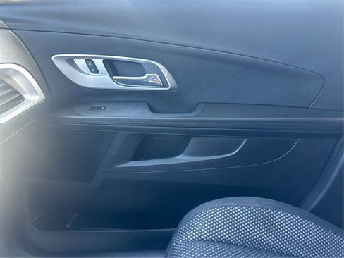 Used 2017 Chevrolet Equinox LS image 30