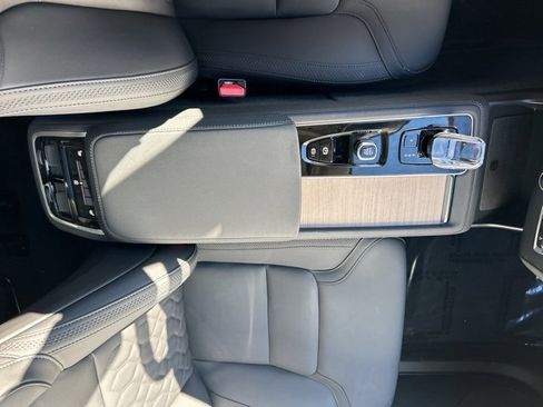 Used 2025 Volvo XC90 B6 Plus image 26