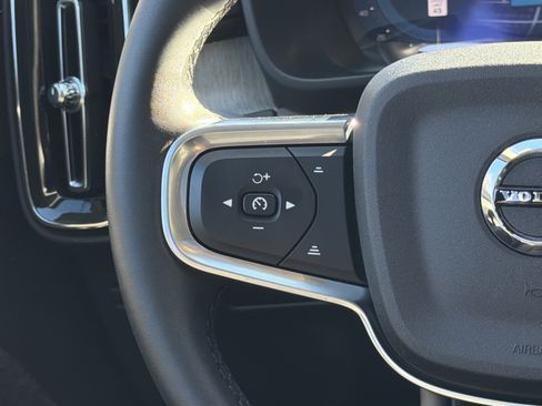 Certified 2025 Volvo XC40 B5 Core image 19