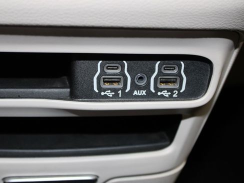 Used 2023 Chrysler Pacifica Touring-L FWD image 52