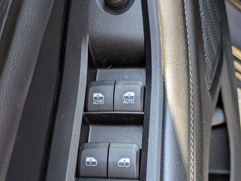 Used 2023 Jeep Grand Cherokee Altitude image 17