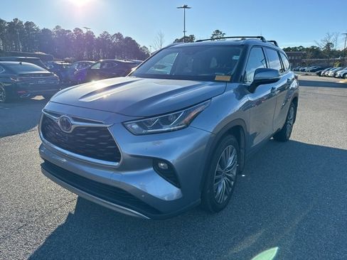 Used 2021 Toyota Highlander Platinum image 4