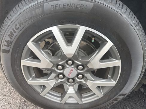 Used 2023 GMC Acadia SLE AWD/4WD image 4