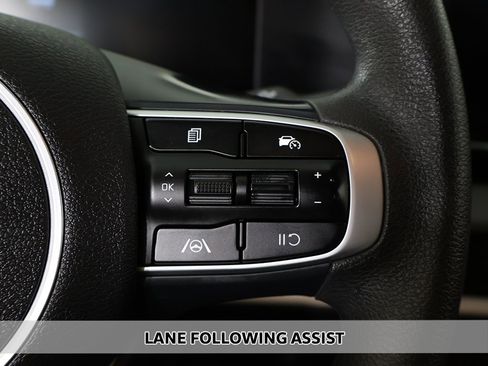 Used 2024 Kia Sportage LX image 3