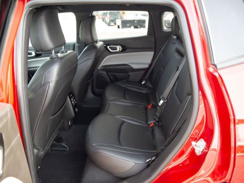 Used 2025 Jeep Compass Limited image 21