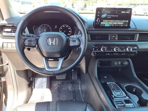 Used 2025 Honda Pilot EX-L image 9
