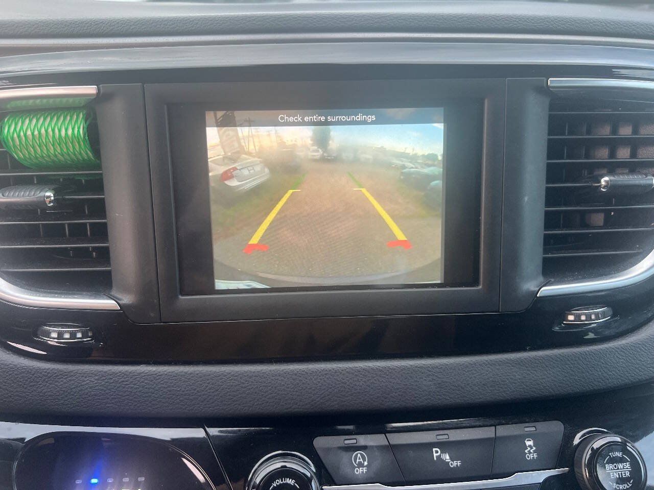 Used 2020 Chrysler Pacifica Touring-L FWD image 32