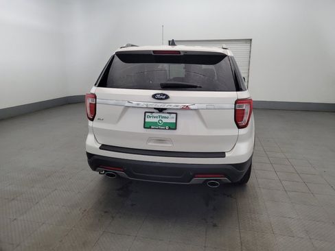 Used 2018 Ford Explorer XLT image 7