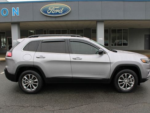Used 2022 Jeep Cherokee Latitude Lux w/ Sun & Sound Group image 2