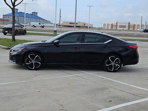 Used 2024 Nissan Altima 2.5 SR w/ SR Premium Package image 9