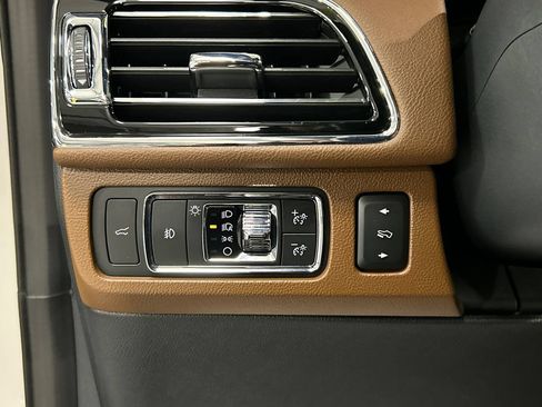 Used 2022 Lincoln Navigator L Reserve AWD/4WD image 21