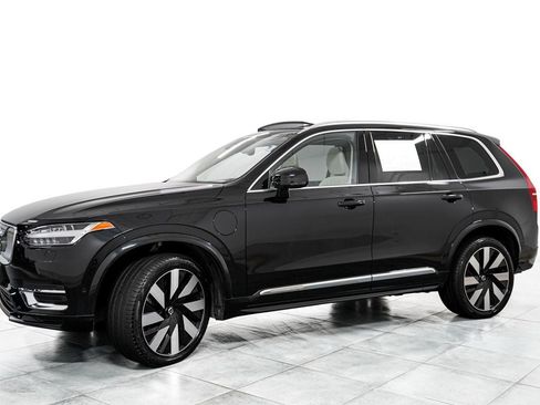Used 2024 Volvo XC90 T8 Plus AWD/4WD image 4