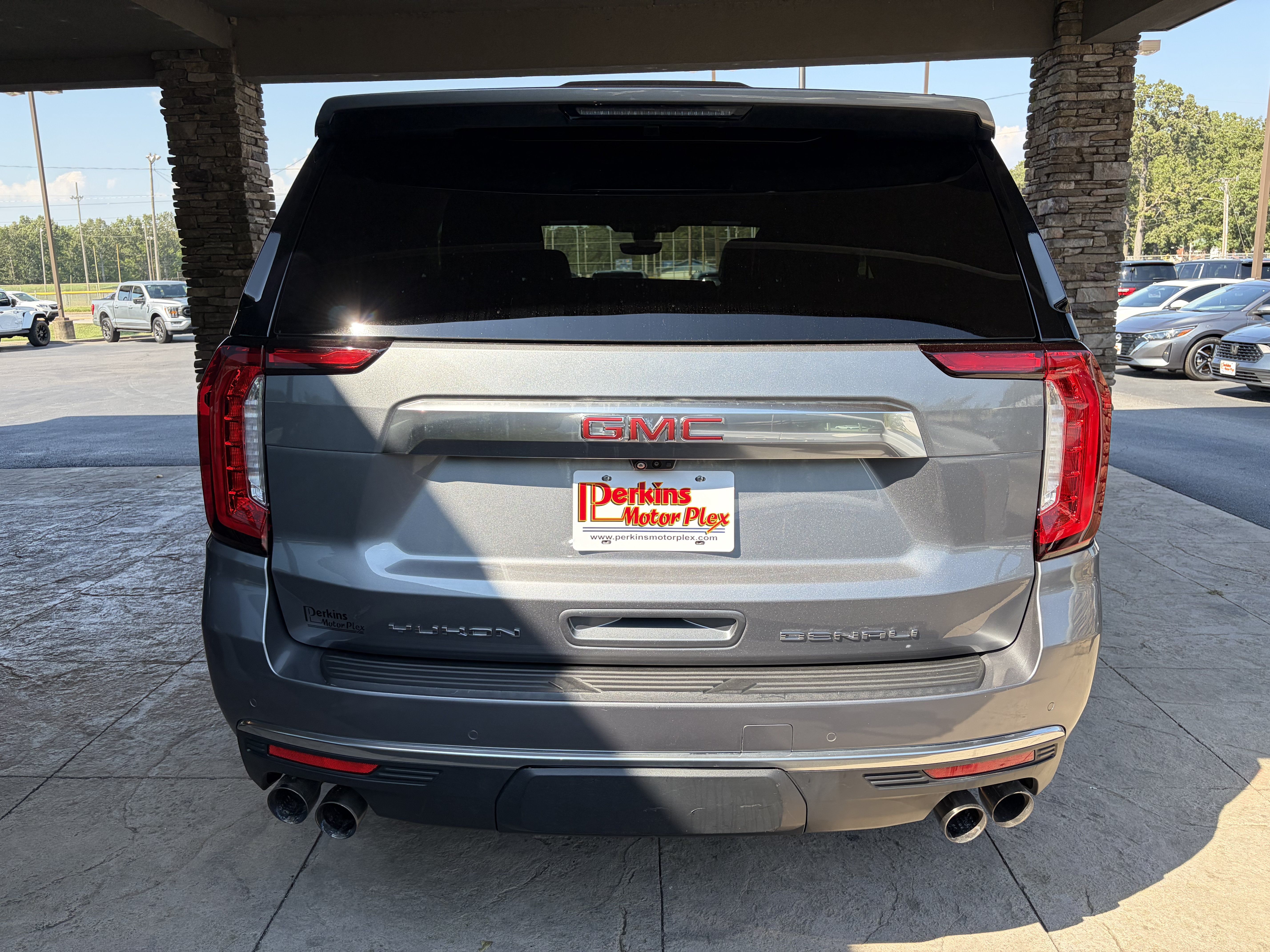 Used 2021 GMC Yukon Denali w/ Denali Premium Package AWD/4WD image 6