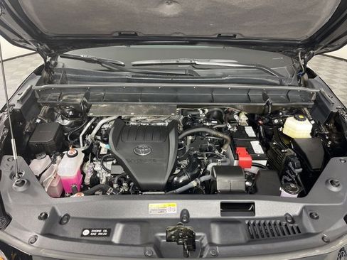 Used 2025 Toyota Highlander XLE image 34