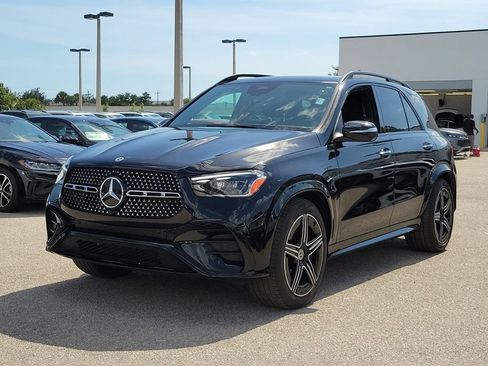 Used 2025 Mercedes-Benz GLE 350 4MATIC w/ AMG Line Exterior image 3