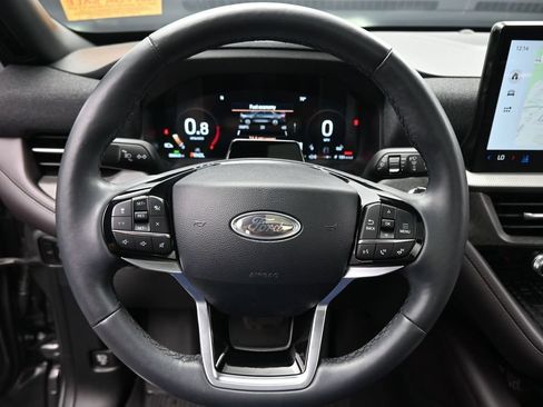 Certified 2025 Ford Explorer Platinum w/ Ultimate Package AWD/4WD image 13