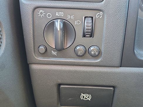 Used 2005 GMC Canyon SLE w/ Power Convenience Package image 10