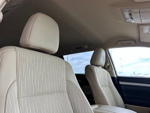 Used 2015 Toyota Highlander Plus AWD/4WD image 18