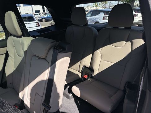New 2026 Volvo XC90 B6 Plus image 18