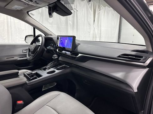 Used 2025 Toyota Sienna XLE w/ XLE Plus Package AWD/4WD image 68
