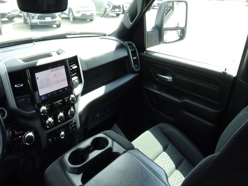Certified 2025 RAM 1500 Tradesman w/ Night Edition AWD/4WD image 14