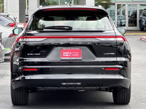 New 2025 Toyota Crown Signia image 8