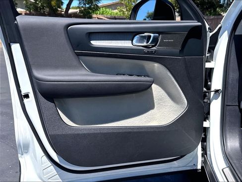 Used 2026 Volvo XC40 B4 Plus w/ Climate Package FWD image 26