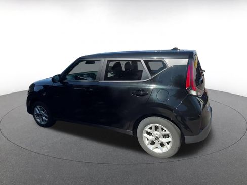 Used 2025 Kia Soul LX w/ LX Technology Package FWD image 10
