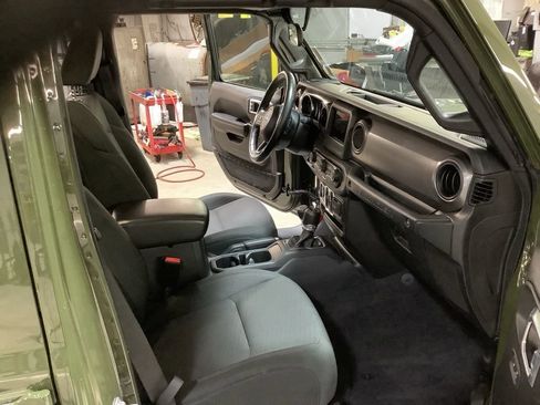 Used 2021 Jeep Wrangler Unlimited Sport image 13