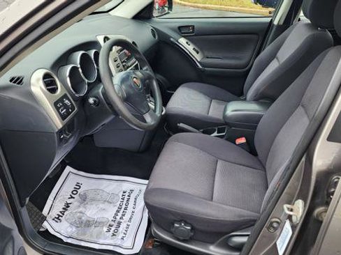 Used 2004 Pontiac Vibe w/ Moon And Tunes Value Package image 15