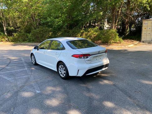Used 2020 Toyota Corolla LE FWD image 2