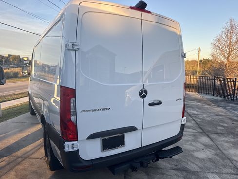 Used 2025 Mercedes-Benz Sprinter 2500 image 3