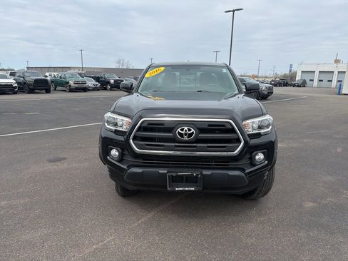 Used 2016 Toyota Tacoma SR5 w/ Towing Package AWD/4WD image 2