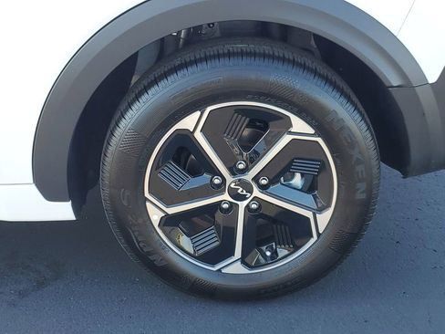 Used 2025 Kia Niro EX image 5