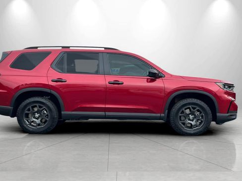 New 2025 Honda Pilot TrailSport image 8
