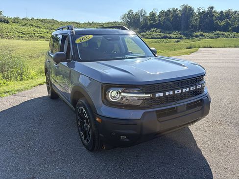 Used 2025 Ford Bronco Sport Outer Banks w/ Outer Banks Tech Package+ AWD/4WD image 7
